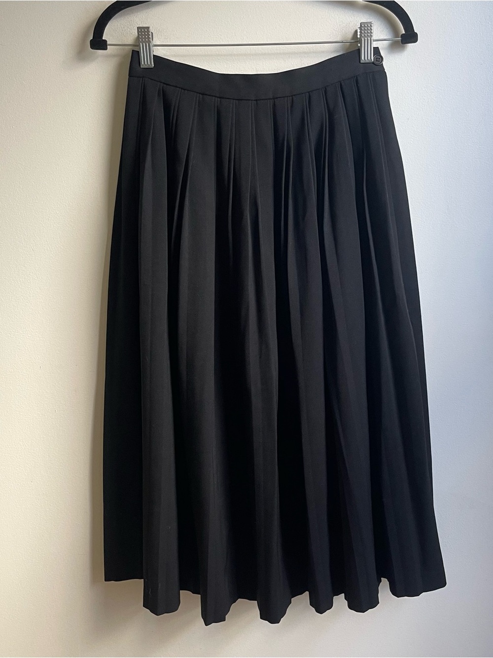 Vintage 80s Harve Benard Black Wool Pleated Skirt Midi Minimalist Preppy 6 26"